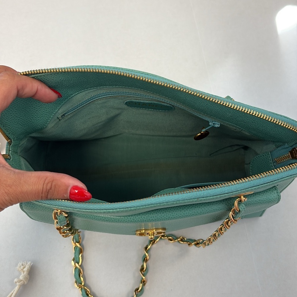 Chanel Vintage Emerald Green Gold Chain Shoulder Bag with CC Logo - Picture 3 of 10